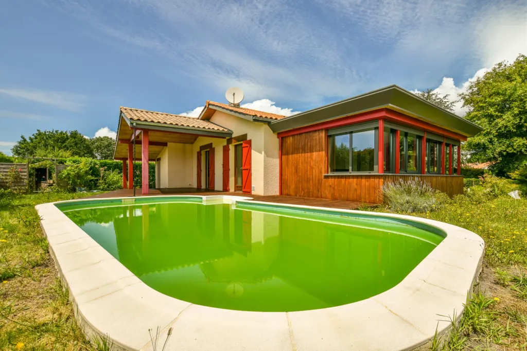 Piscine - Villa Rénovée avec Piscine à Biganos