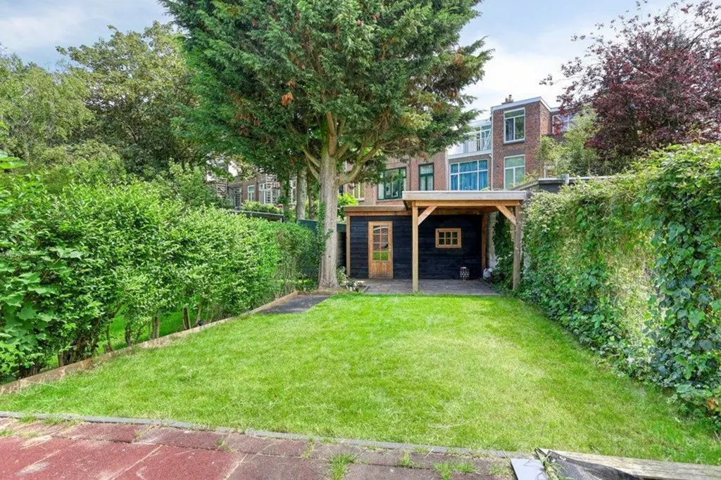 Aed - Tussenwoning with Garden in Den Haag