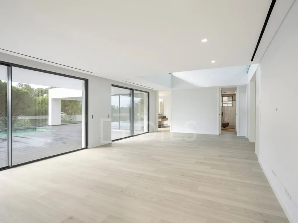 Elutuba - T5+3 House with Pool in Cascais
