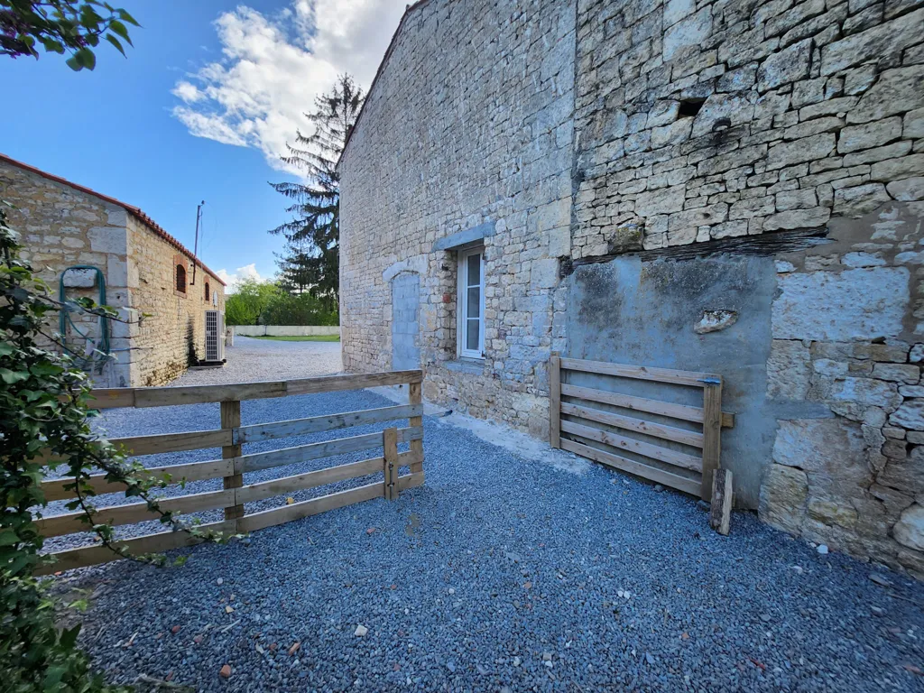 Jardin - Maison en pierre rénovée avec grange à Sainte Gemme la Plaine