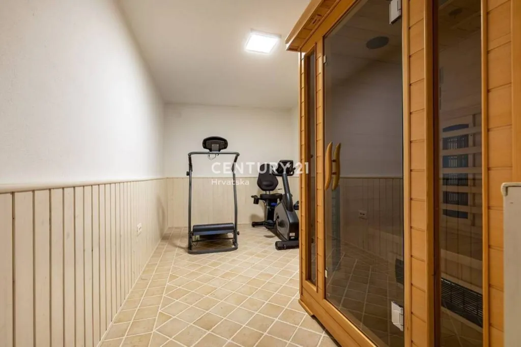 Pièces - Three-Bedroom House with Garden in Pazin Centre