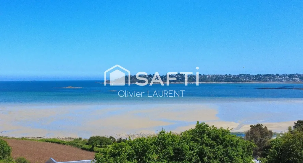 Maison Traditionnelle avec Vue Mer à Trélévern