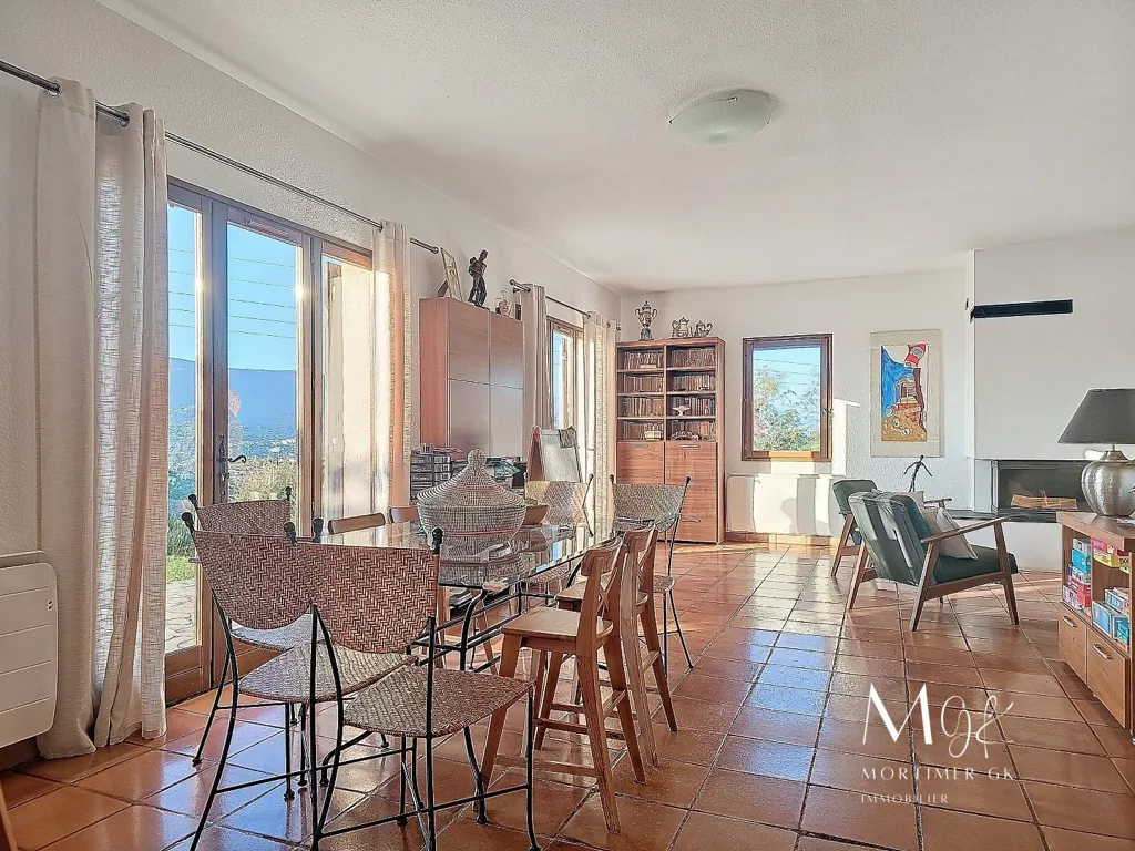 Salle à manger - Villa avec Vue Panoramique et Piscine à Nice Ouest