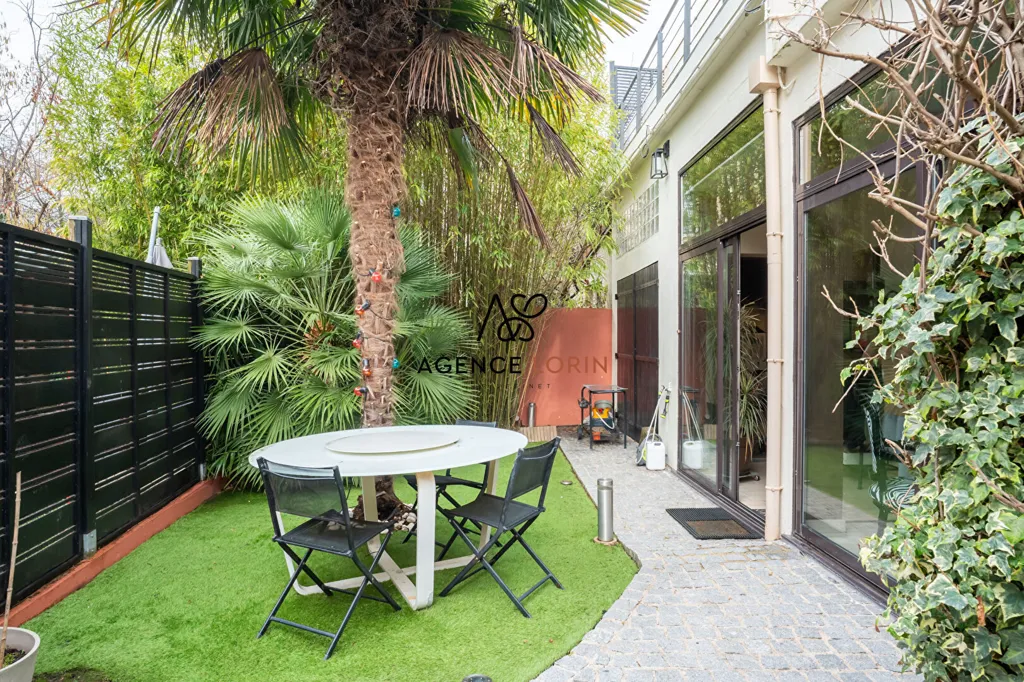 Terrace - 5-Bedroom House with Garden in Chatou
