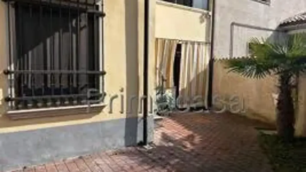 Aed - Detached House with Courtyard in Prevalle