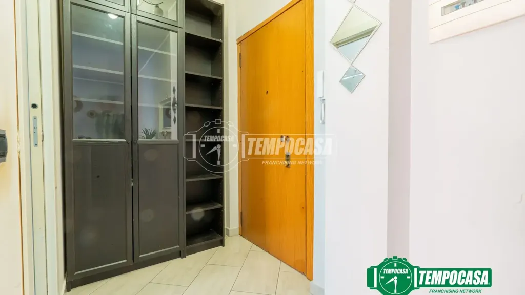 Esik - Rusticated Apartment with Balcony in Milan