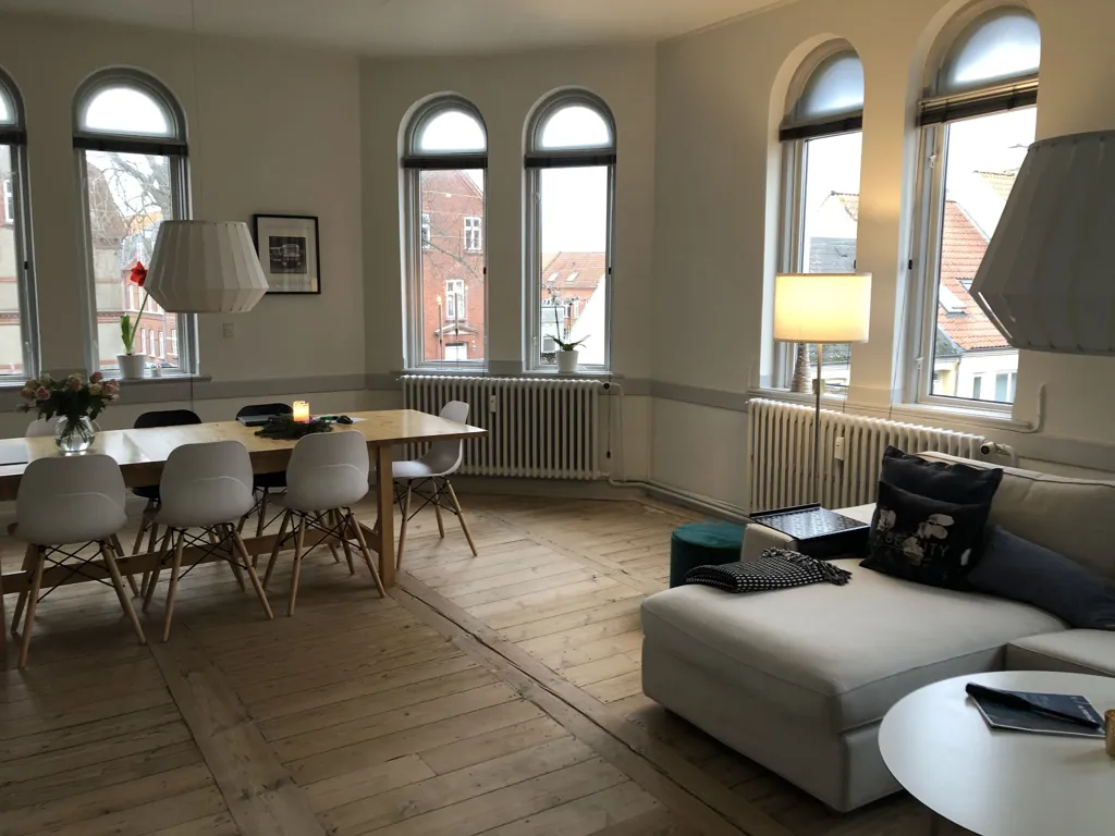 Elutuba - Charming Flat with High Ceilings in Kolding