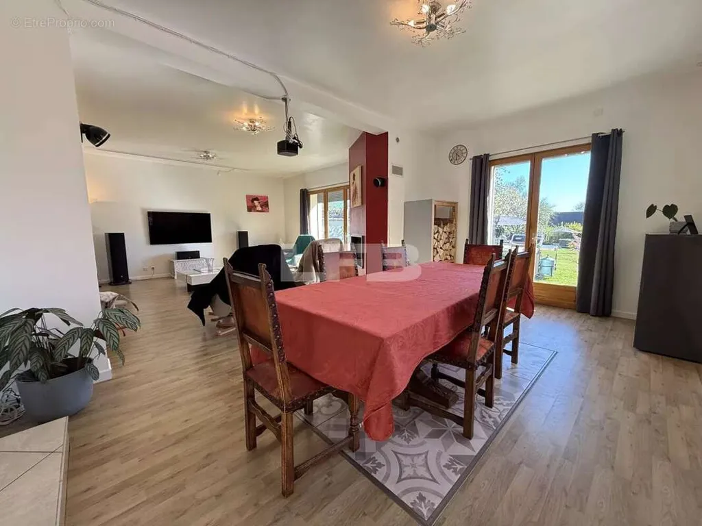 Salle à manger - Maison de Caractère avec Jardin à Villeneuve-les-Sablons