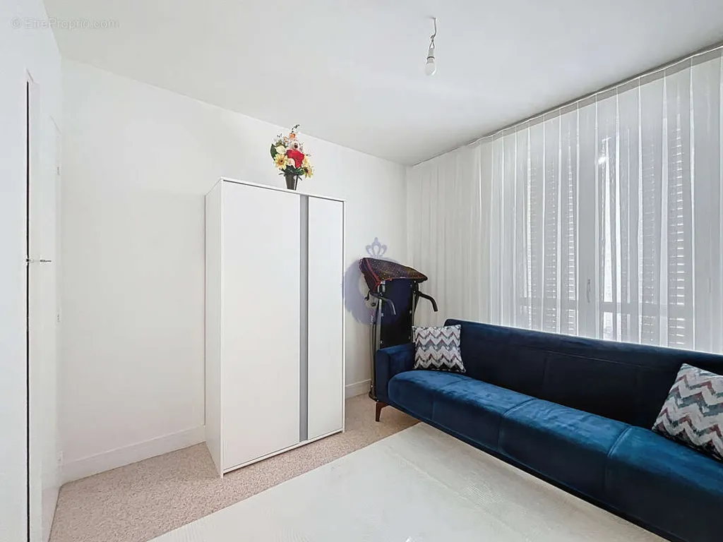 Séjour - Appartement 4 Pièces avec Parking à Melun