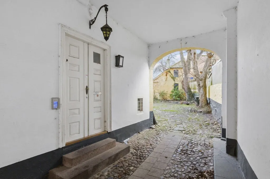 Esik - Comprehensive Renovated Apartment with Balcony in Ebeltoft
