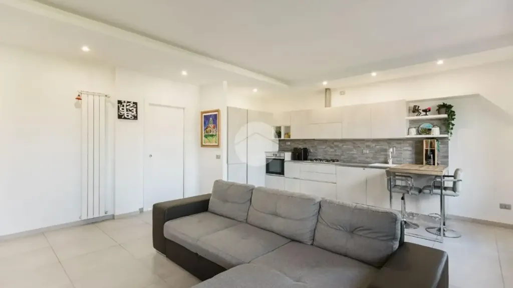 Elutuba - Rear-Facing Two-Bedroom Flat in Bollate