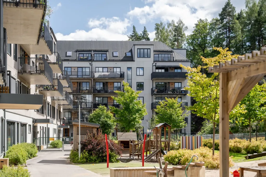 Giardino - Modern 4-Bedroom Flat with Balcony in Backadalsstigen