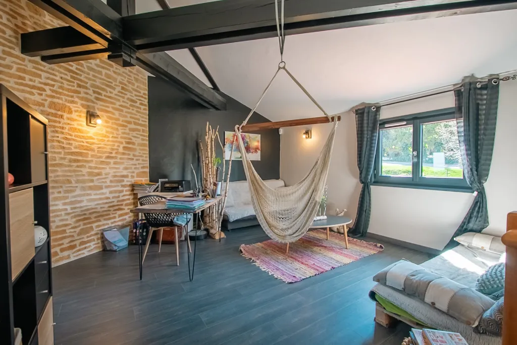 Elutuba - House with Pool and Panoramic View in Le Crest