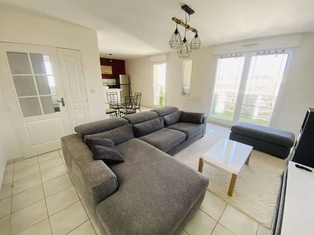 Séjour - Appartement T3 avec Terrasse et Garage à Tours Nord