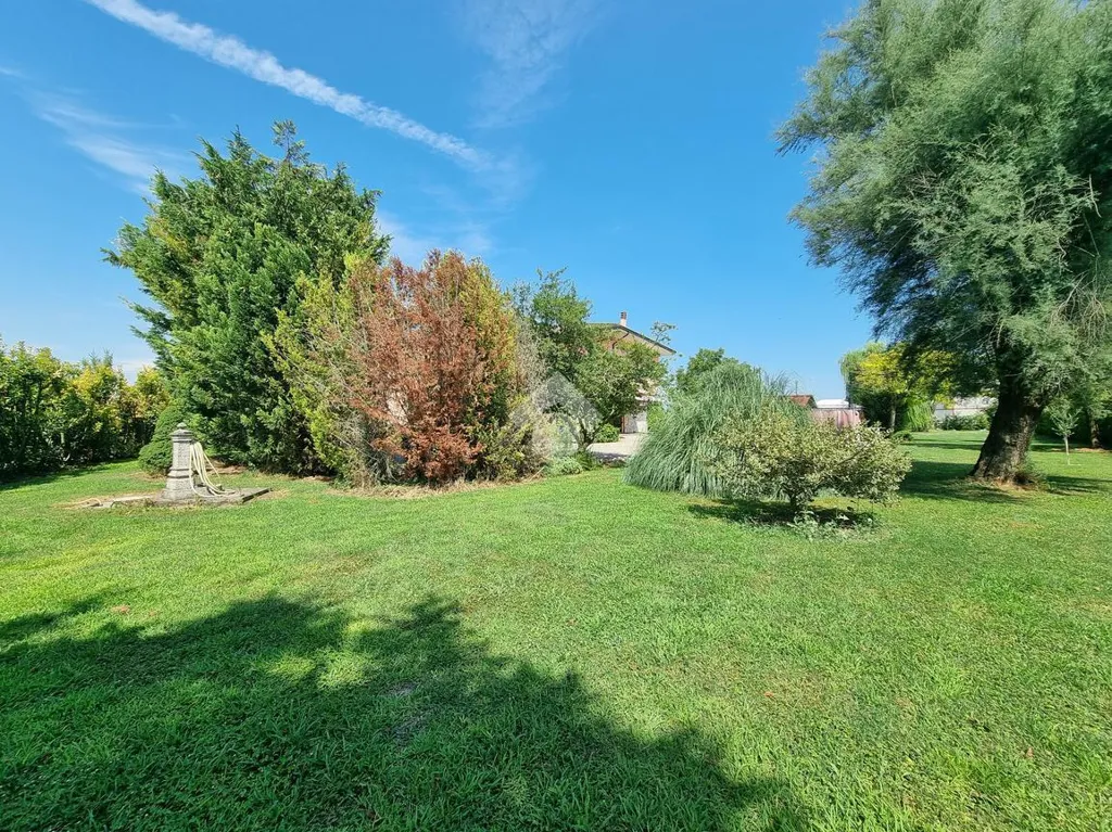 Aed - Restored Villa with Multiple Apartments in Borgo Virgilio