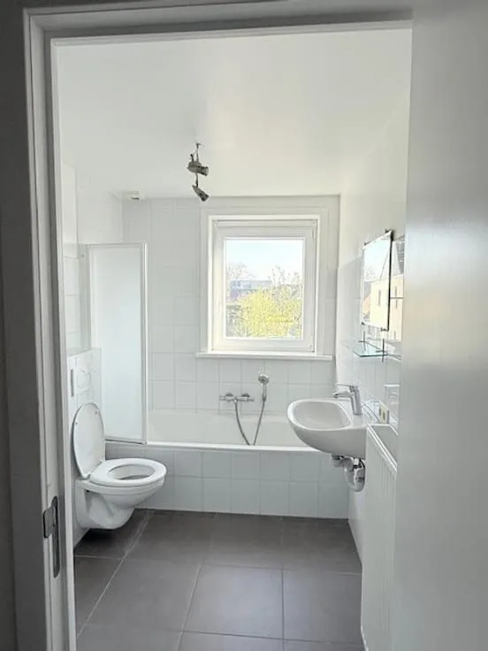 Bathrooms - 3-Bedroom House with Garden in Middelkerke