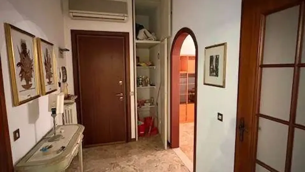 hallway_entrance