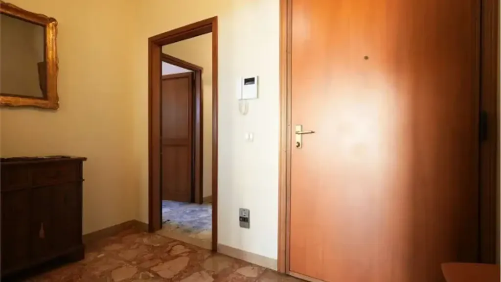 Esik - Quadrilocale with Balcony in Modena