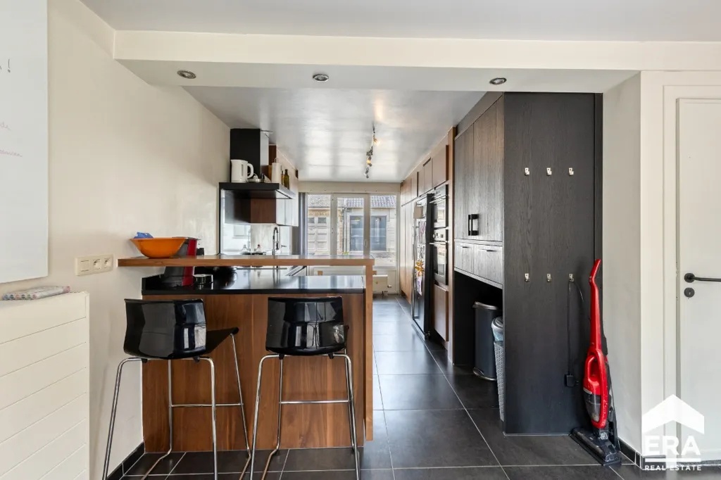 Cuisine - Maison Familiale avec Piscine Solaire à Proximité du Centre-Ville