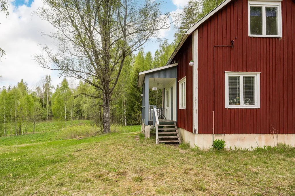 Charming Farm with Water Access in Brunskog