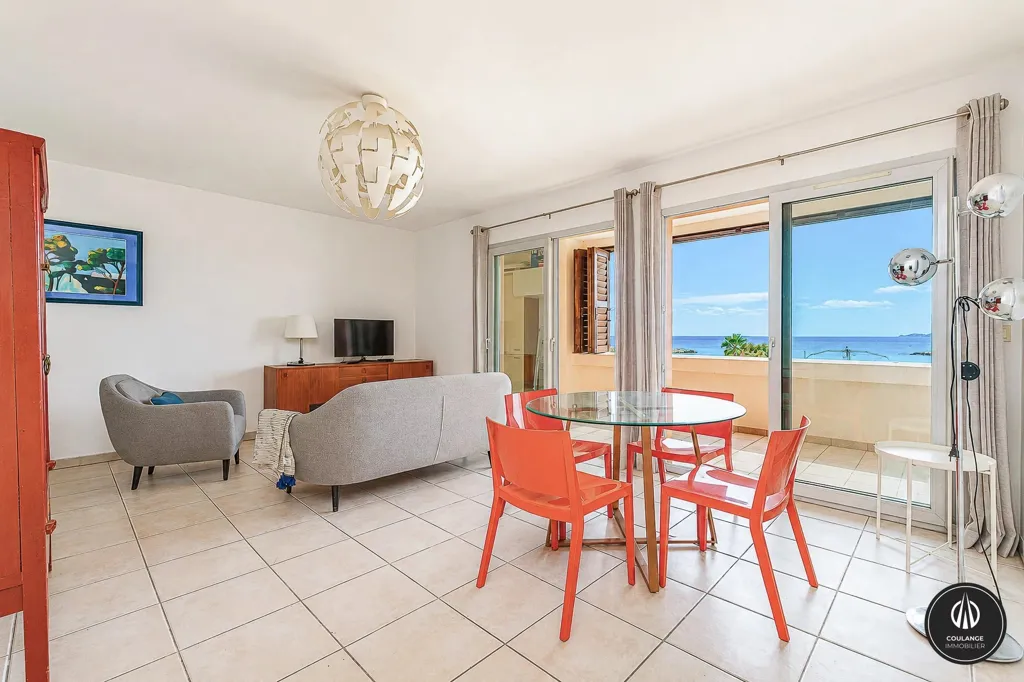 Elutuba - Seafront Apartment with Balcony in Marseille 8th