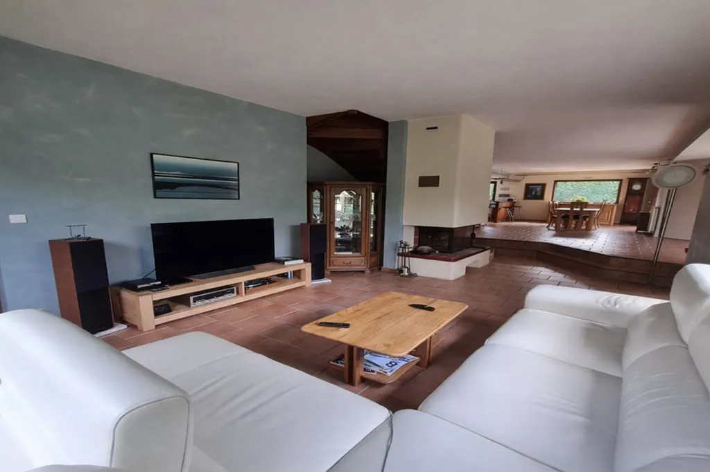 Soggiorno - Architectural House with Garden in Cintre