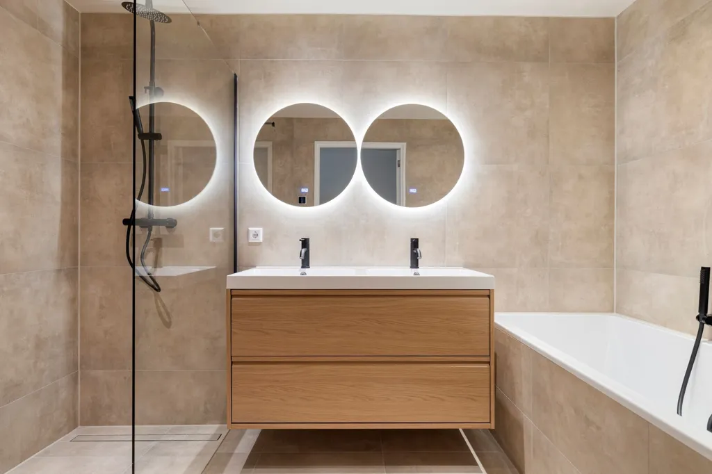 Salles de bain - Modernised Apartment with Rooftop Terrace in Alkmaar