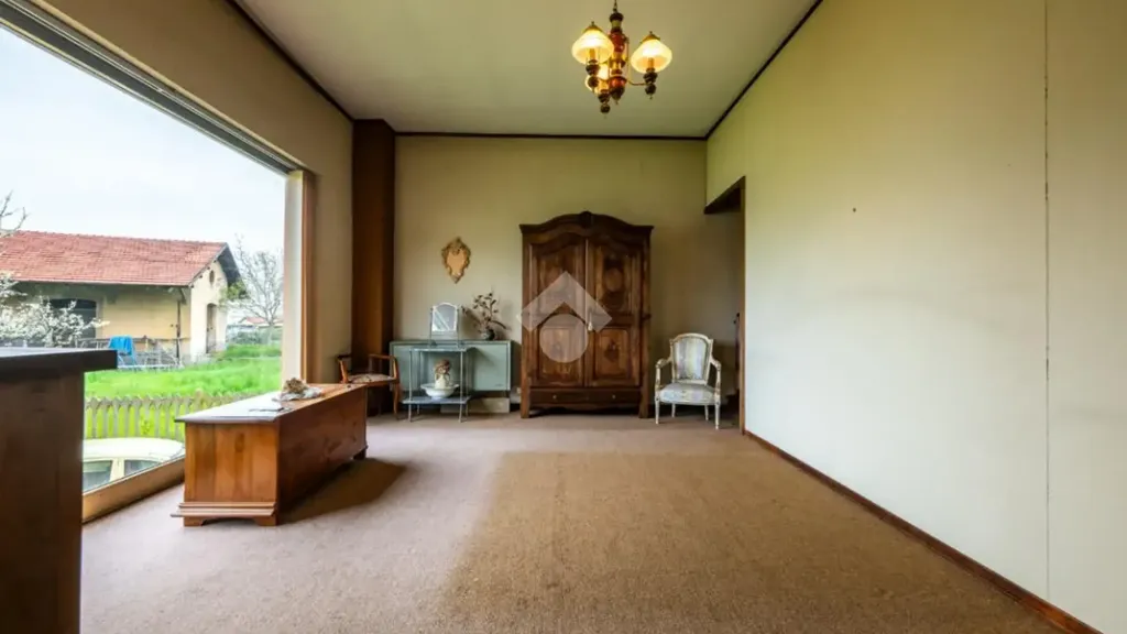 Elutuba - Commercial Space with Parking in Costigliole Saluzzo