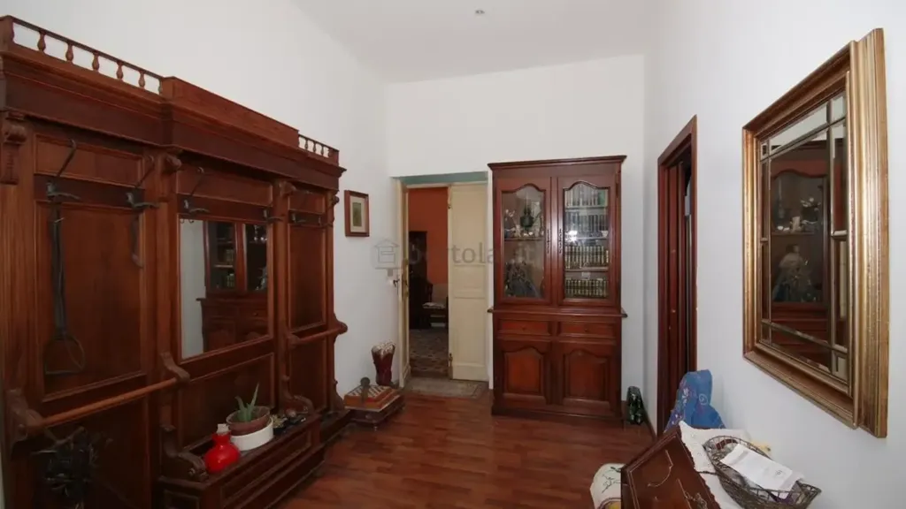 Esik - Spacious Apartment with Garden in Genoa
