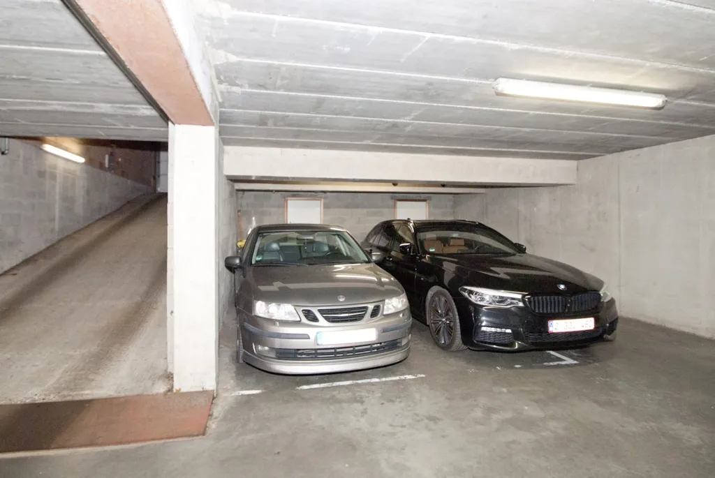 Garage - Flat with Large Terrace in Central Location