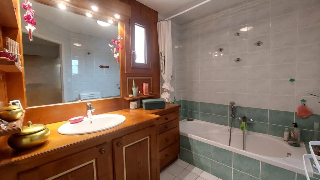Salles de bain - Appartement avec Terrasse et Vue Montagnes à Villaz