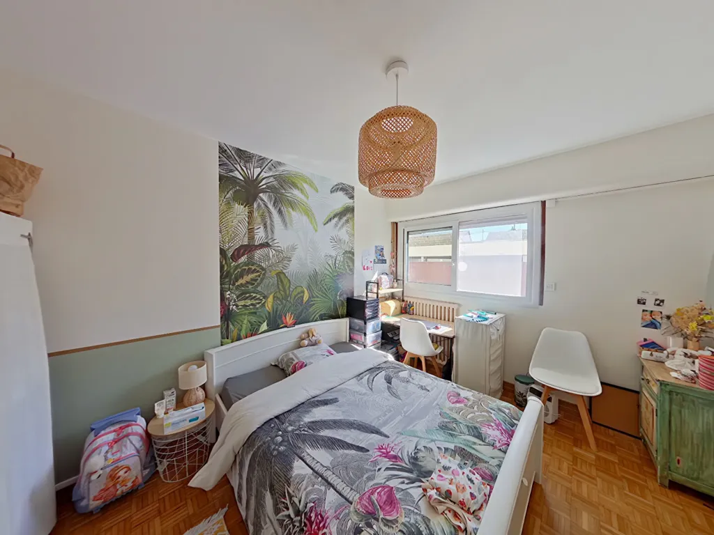 Chambres - Appartement Rénové avec Parking à Châtellerault