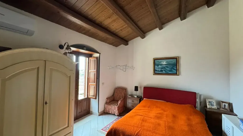 Bedrooms - Historic Stone Villa with Garden in Modica