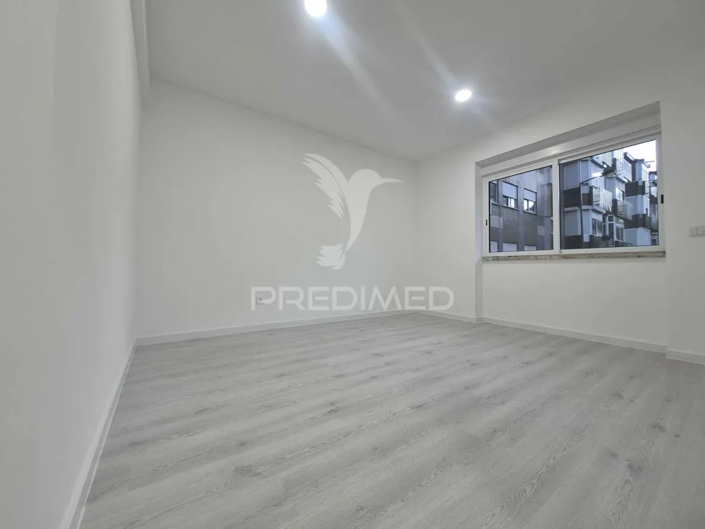 Pièces - Remodelled T2 with Suite in Cova da Piedade