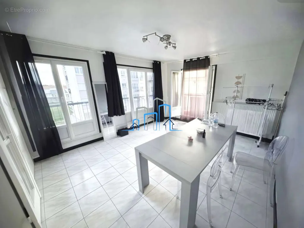 Sala da pranzo - Bright 3-Bed Flat with Balcony in Alfortville