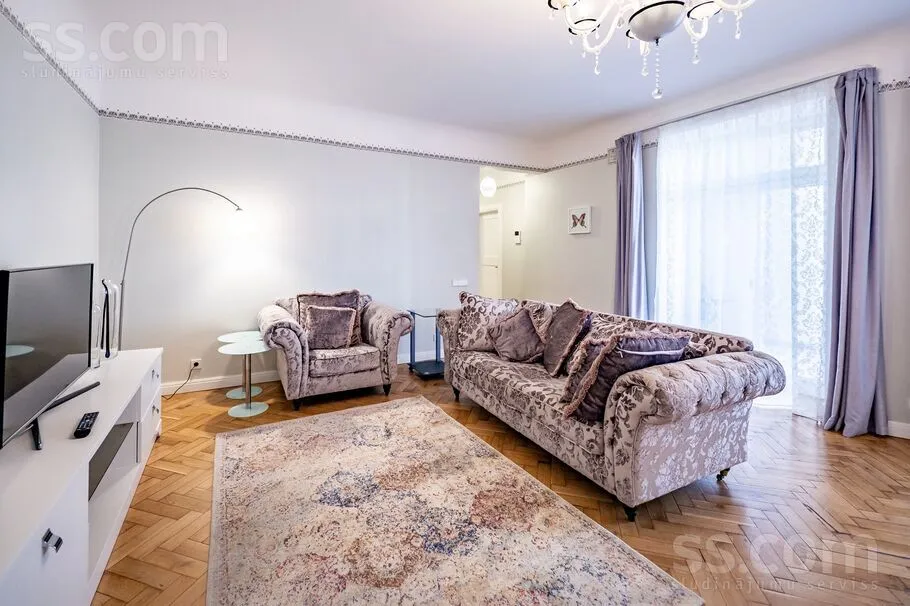 Elutuba - Art Nouveau Flat with Balcony in Riga Centre
