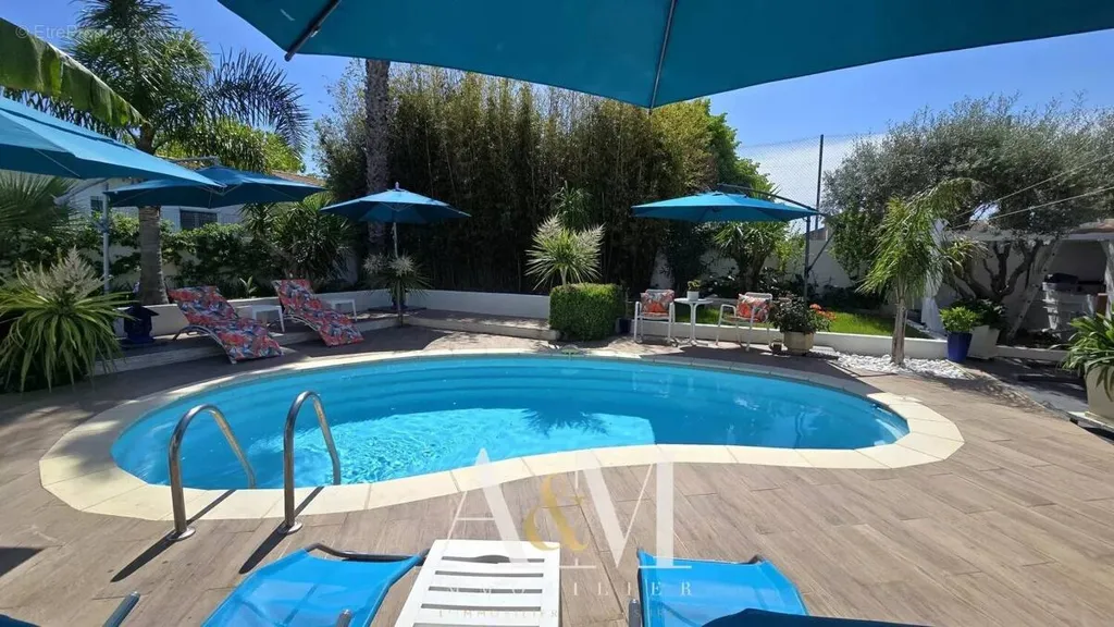 Piscina - Luxury House with Pool in Le Cailar