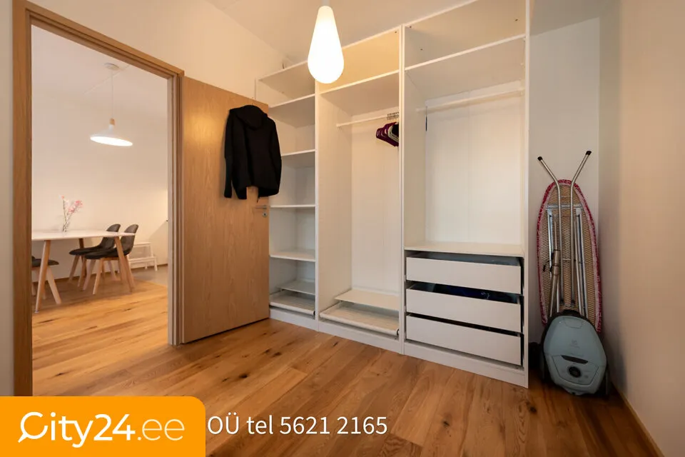 Toad - Spacious Apartment with Large Balcony near Kadaka Park