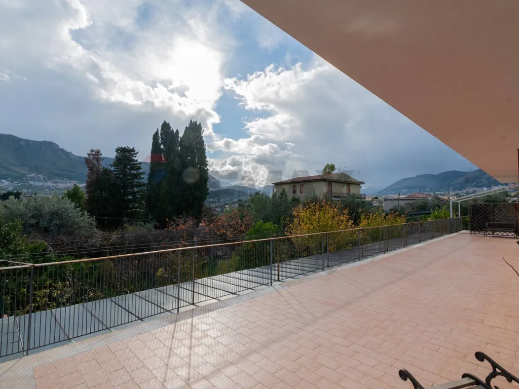 Terrasse - Villa Portion with 360° Views in Villagrazia