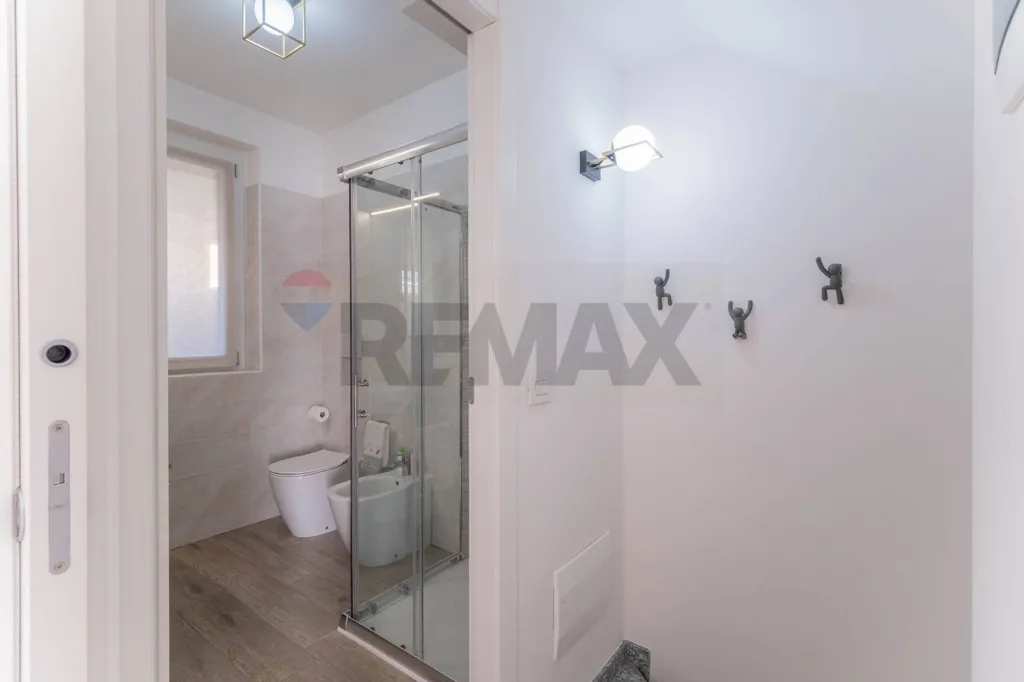 Salles de bain - Modern Villa with Terrace in Parabiago