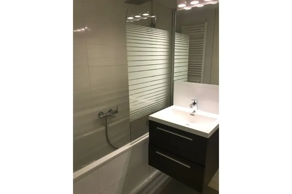 Bagni - Duplex with High Ceilings near Squares District