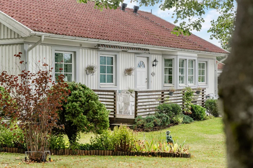 Exterior - One-Storey Villa with Garden in Skara