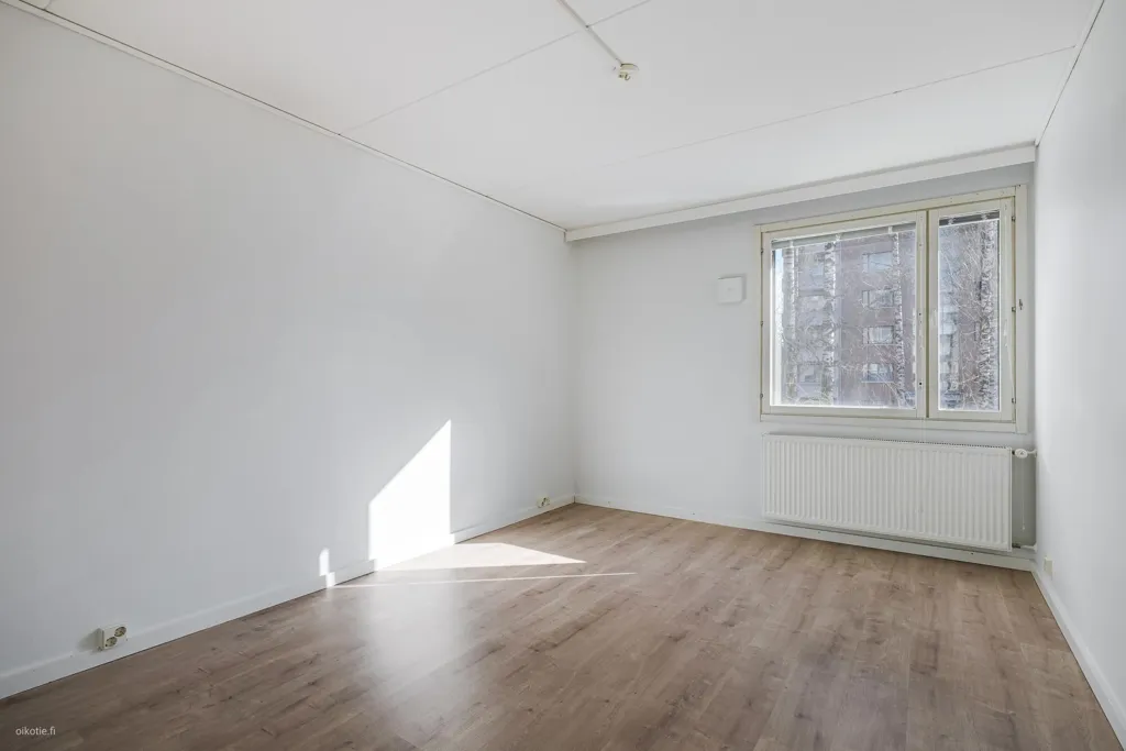 Pièces - 3-Bedroom Apartment with Balcony in Martinlaakso, Vantaa