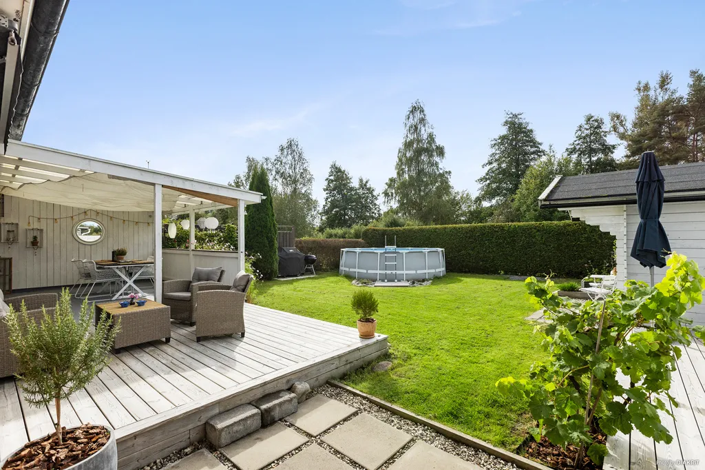 Terrass - 1-Plan House with Pool in Ytterfil