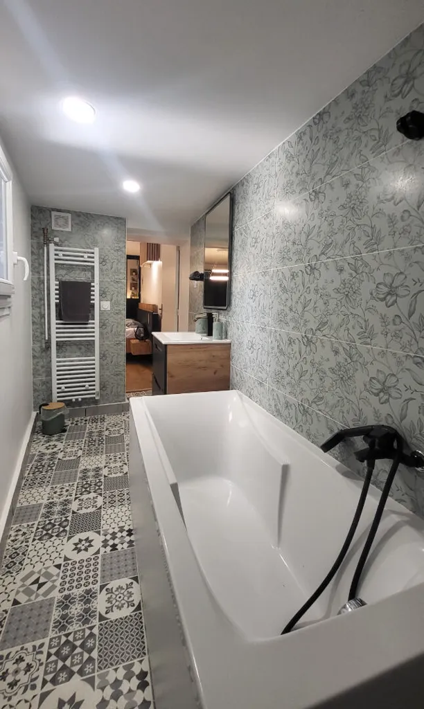 Salles de bain - Appartement Rénové en Centre-ville à Lons-le-Saunier