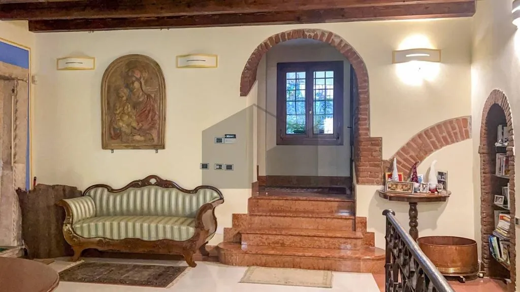 Elutuba - Historic Villa with Private Courtyard in Verona