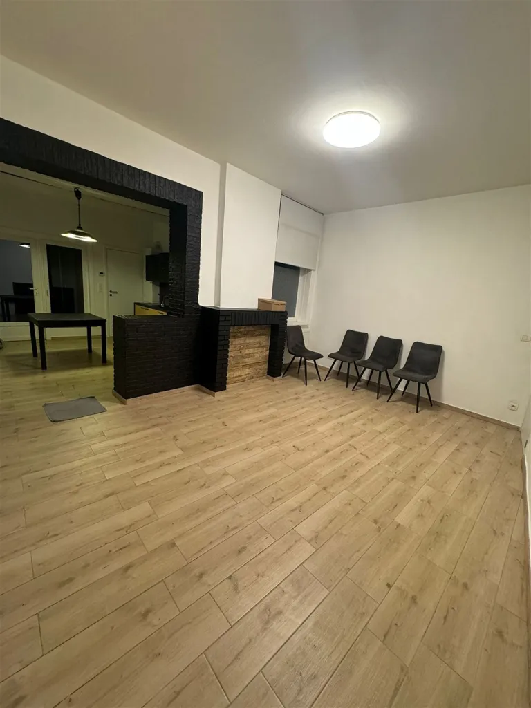 Séjour - Bureaux Meublés en Centre-ville à Manage