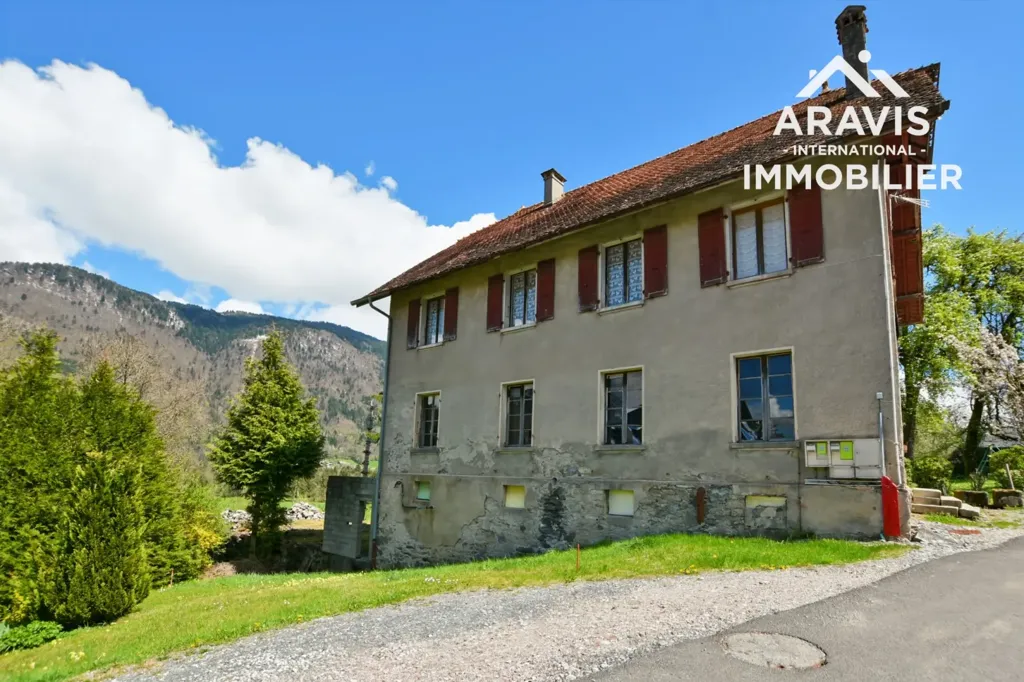 Extérieur - Maison de Caractère avec Potentiel à Rénover