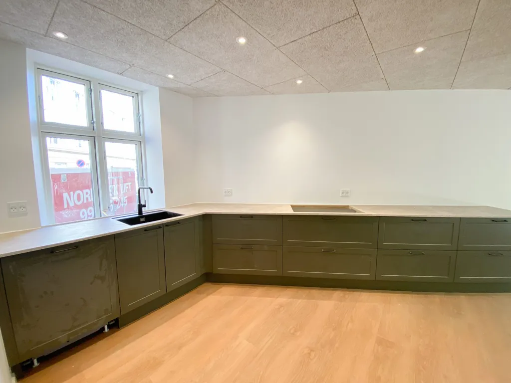 Cuisine - Renovated 2-Bedroom Flat with Balcony in Aalborg