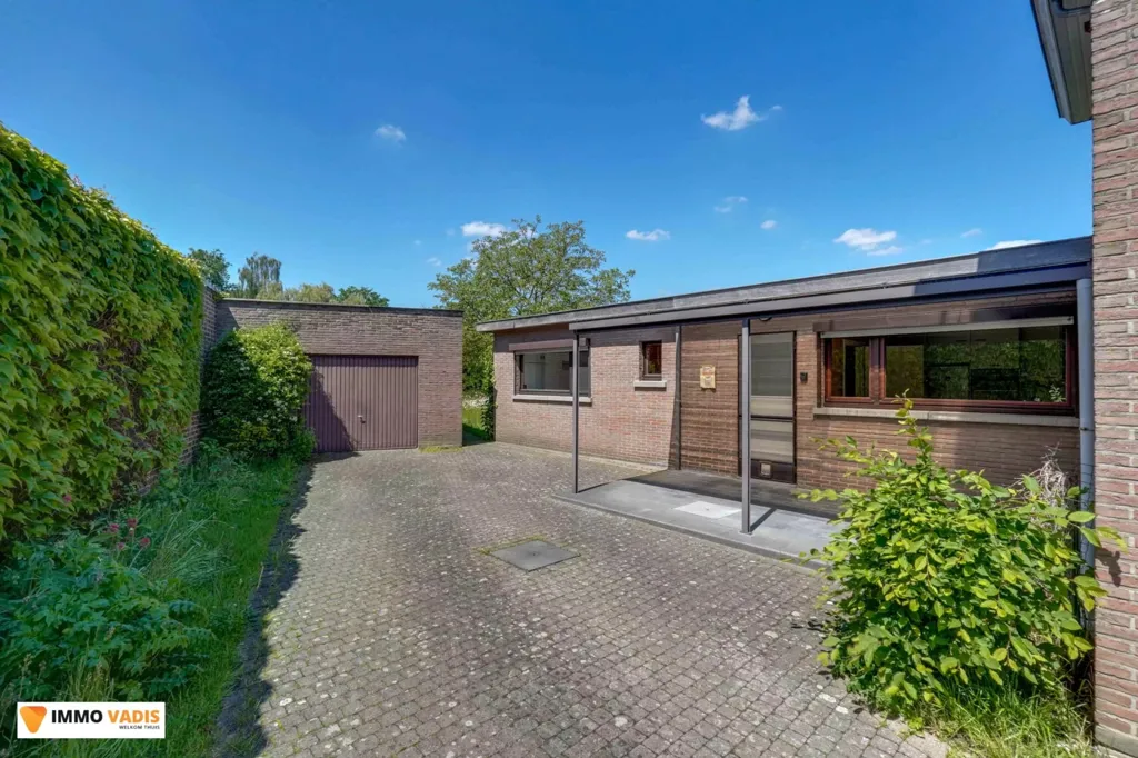 Exterior - 1966 House with Basement in Beverst